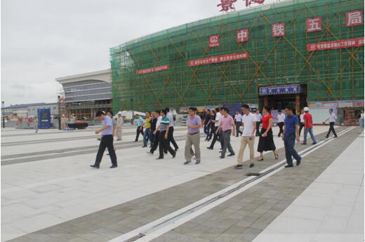 喜迎十九大，身邊看變化——我市干部賢內(nèi)助、鄉(xiāng)鎮(zhèn)街道負責人參觀高鐵商務(wù)區(qū)