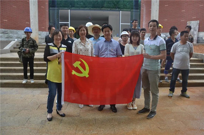 炎炎夏日送清涼，點(diǎn)滴關(guān)懷暖人心——城投集團(tuán)各黨支部開(kāi)展“送清涼”慰問(wèn)一線(xiàn)員工活動(dòng)