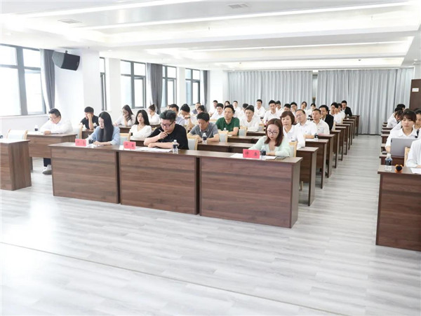 城投集團(tuán)舉辦“展現(xiàn)青年風(fēng)采，奉獻(xiàn)青春力量”主題演講比賽