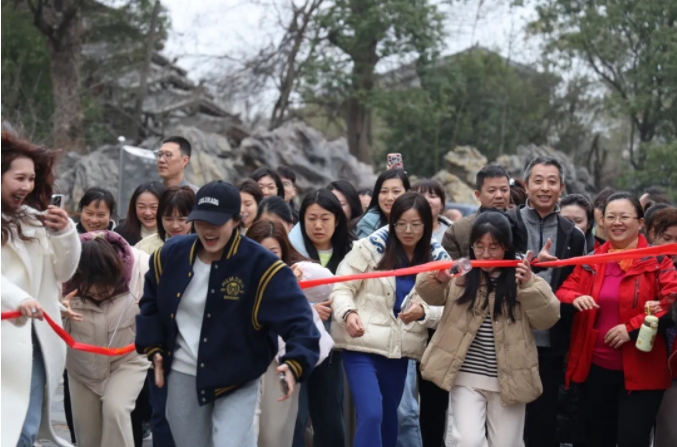市城投集團(tuán)開(kāi)展“團(tuán)結(jié)一心 拼搏進(jìn)取 奮戰(zhàn)2025”迎新年登山、健步走活動(dòng)